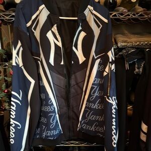 Men’s Yankees Baseball Jacket in Blue and White sz L New